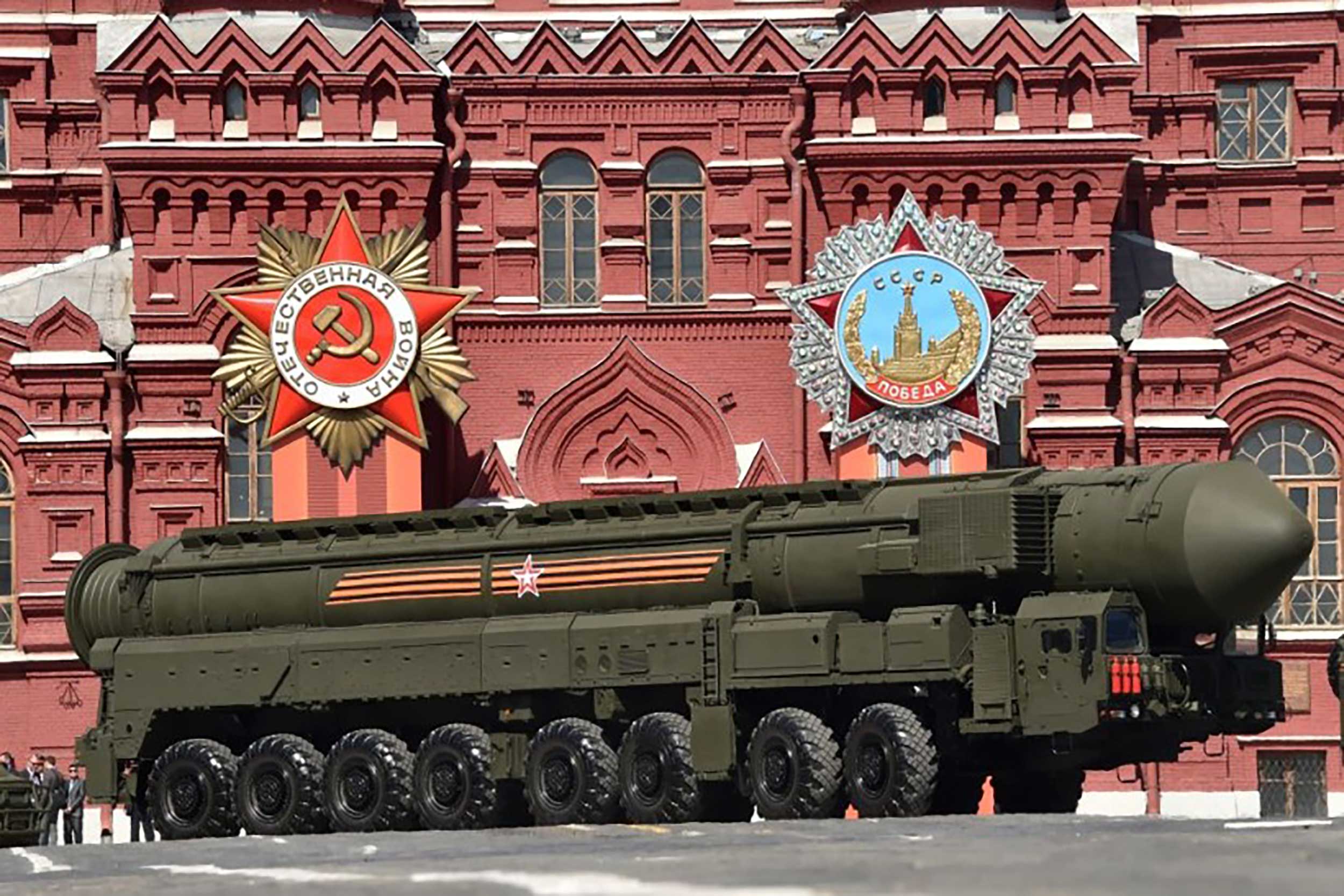 russian nuclear threat: Satan 2 missle on display at parade